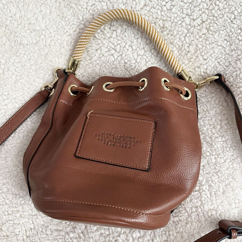 The Bucket Marc Jacobs Full Grain Leather Brown Compact Purse Bag - Picture 3 of 8